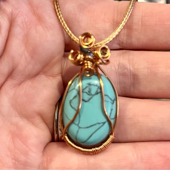 Turquoise Necklace - Picture 1 of 3